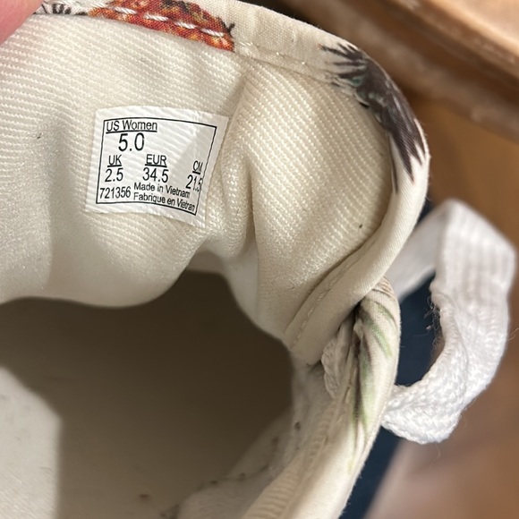 Vans. Pinapple Print.  Women’s 5 - Picture 9 of 15